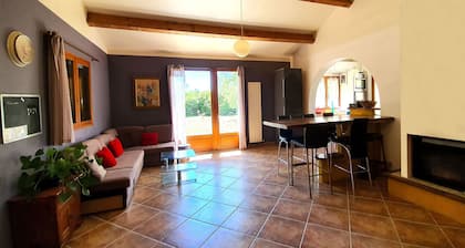 Spacious house in the heart of nature for a relaxing stay 300 m from the river.