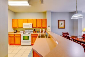 House (Private pool and enjoy all resort ame) | Private kitchen | Fridge, microwave, stovetop, dishwasher - Private Pool and Enjoy all Resort Amenities Pool, gym and More!! (Kissimmee)