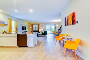 獨棟房屋 (Brand New Champions Gate Resort, Game) | 客廳