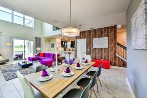 Hus (Champion Gate Resort.. Game room, pri) | Vardagsrum