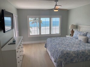 2 bedrooms, iron/ironing board, WiFi, bed sheets - Beach front paradise! Steps to the beach with unforgettable sunsets.... (Fort Myers Beach)