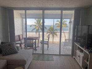 Smart TV, books - Beach front paradise! Steps to the beach with unforgettable sunsets.... (Fort Myers Beach)