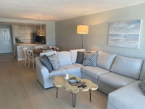 Smart TV, books - Beach front paradise! Steps to the beach with unforgettable sunsets.... (Fort Myers Beach)