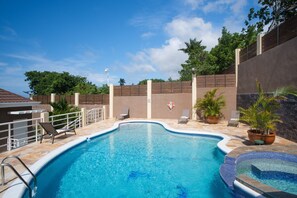 Piscine extérieure