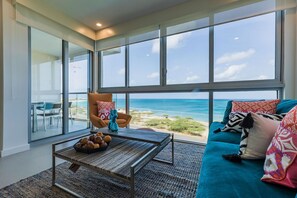 TV - Real Retreat with Ocean View. 2BDR condo for 5 (Noord)