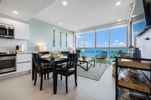 Fridge, microwave, oven, stovetop - Unbeatable 2 bedroom beachfront condo! (Noord)