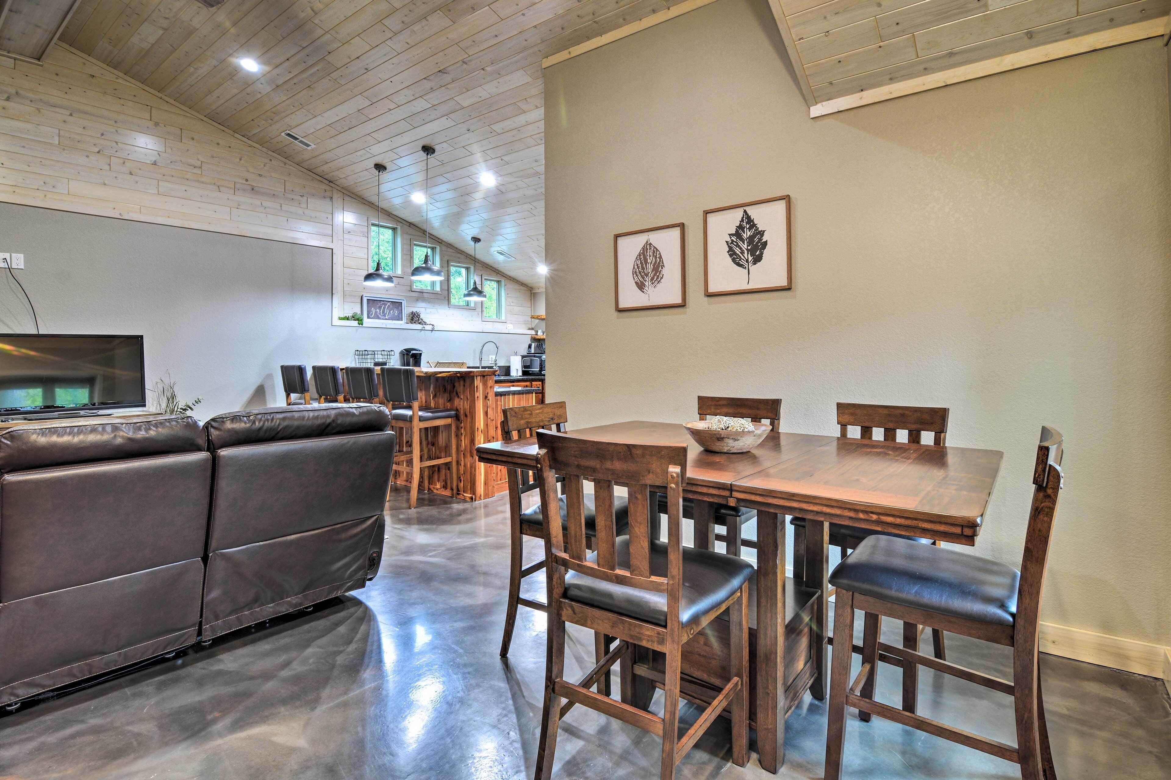 Arcadia Vacation Rental | 2BR | 1BA |1,000 Sq Ft | Steps Required