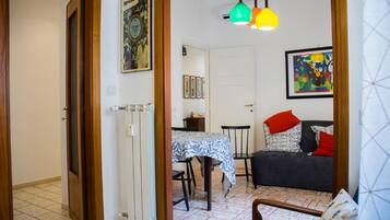 Smart TV, lettore DVD, libri