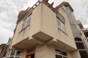 تفاصيل الفندق من الخارج