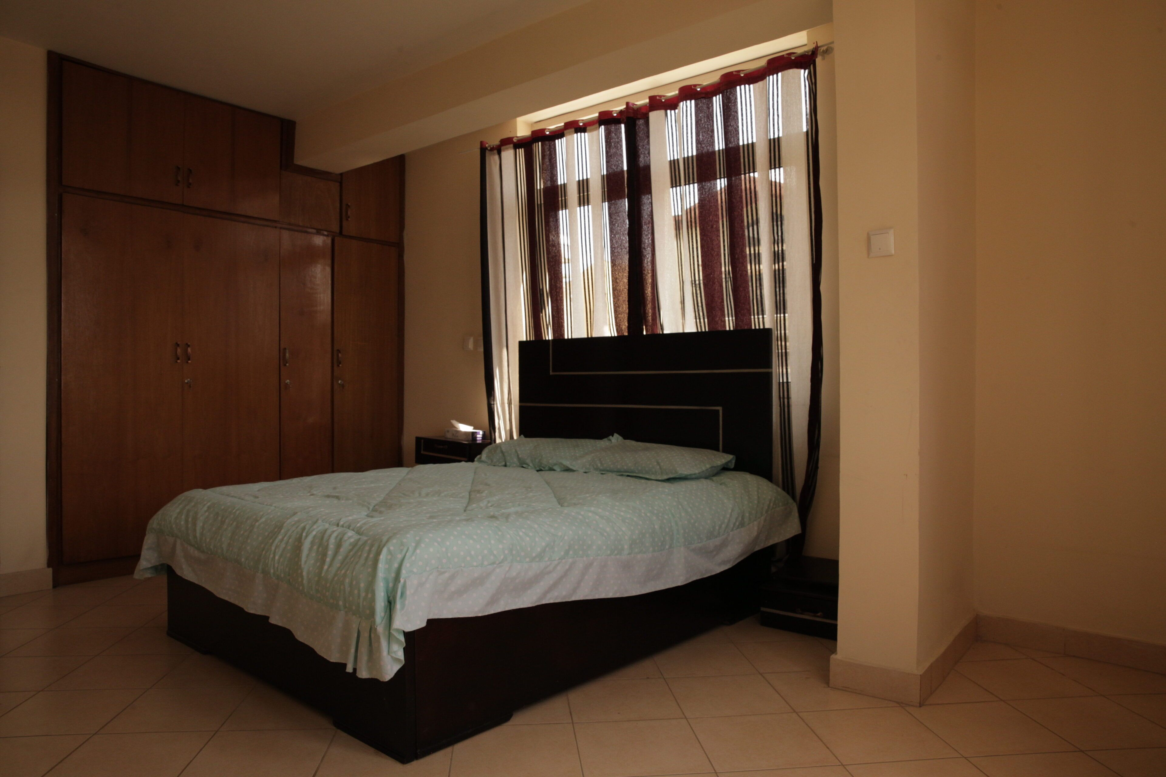 6 多间卧室、熨斗/熨衣板、WiFi、床单