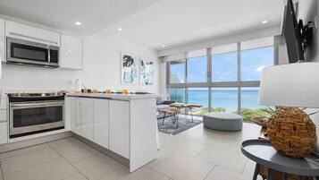 Refrigerador, microondas, parrilla de estufa y lavavajillas