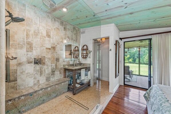 1 bedroom, iron/ironing board, bed sheets