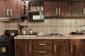 Family House, 3 Bedrooms, 2 Bathrooms, Garden View | Private kitchen