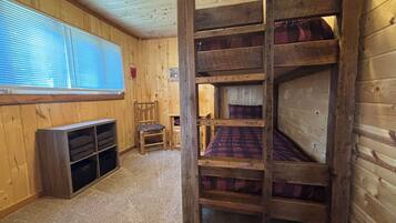 3 bedrooms, in-room safe, WiFi, bed sheets