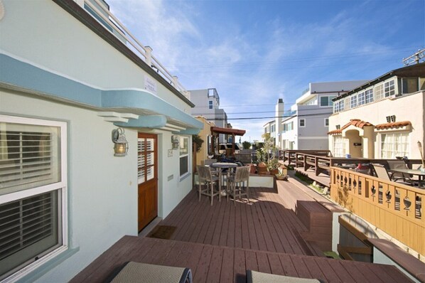 Unclassified image, 1 of 15, button