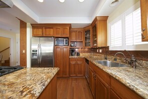 Unclassified image, 2 of 15, button