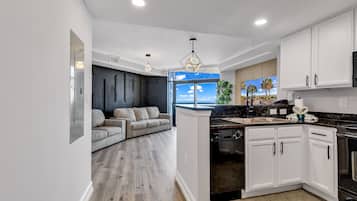 Signature Condo, 1 Bedroom, Balcony, Ocean View | Private kitchen | Full-size fridge, microwave, oven, stovetop