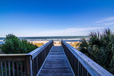Beachfront Anderson Condos by Hosteeva