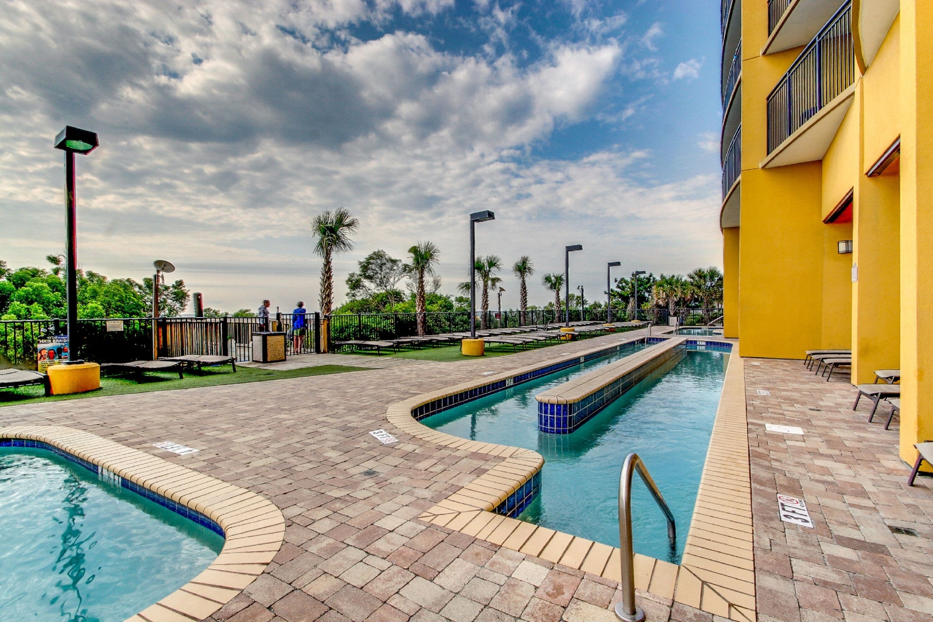 من حمّامات السباحة المغطاة، حمّام سباحة خارجي موسمي