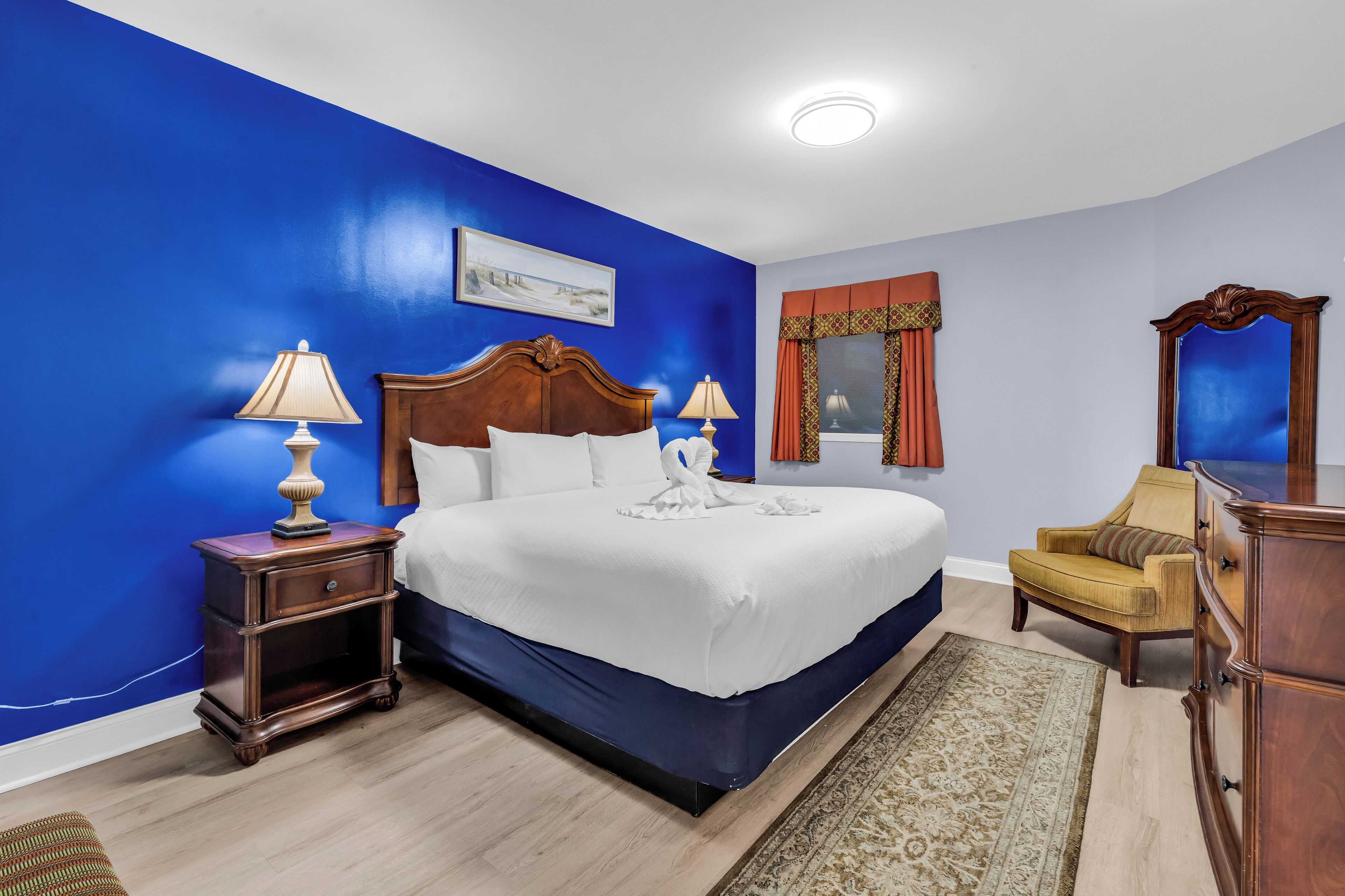 1 غرفة نوم وبديكورات فريدة لكل غرفة وطراز فريد لكل وحدة ومكواة/لوح كي