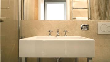 Doccia, asciugacapelli, bidet, asciugamani