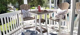 Island House D : Stylish Updated Townhome - Steps to the Beach w/ Pool!