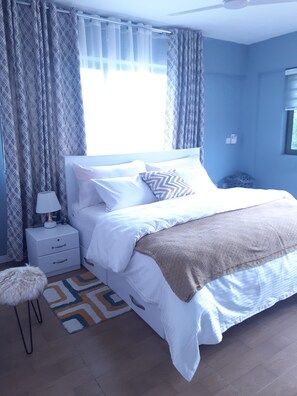 1 bedroom, iron/ironing board, WiFi, bed sheets - Cozy Inn. Home Away from Home - Borteyman (Airport Pickup available) (Accra)