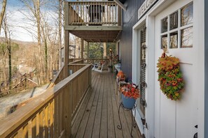 Property grounds - A Fun Cabin Retreat Close to Grandfather Mountain  (Banner Elk)