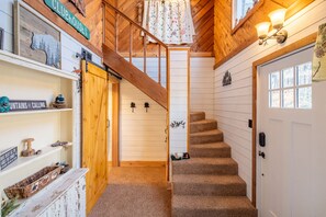 Interior - A Fun Cabin Retreat Close to Grandfather Mountain  (Banner Elk)