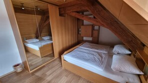 3 bedrooms, free WiFi, bed sheets