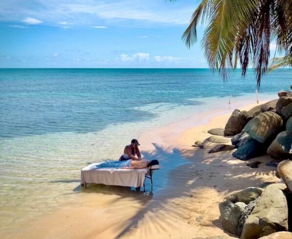 Beach nearby, sun loungers, beach towels