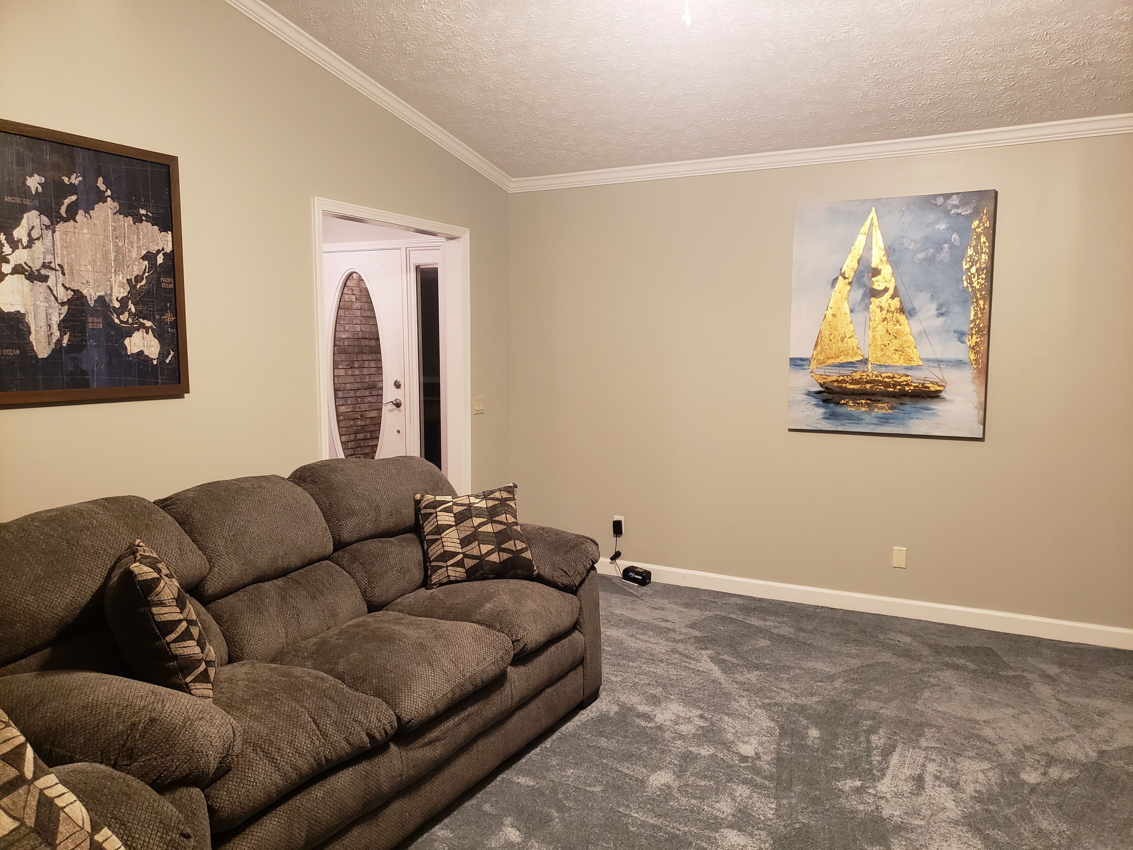 Smart TV, fireplace, ping pong