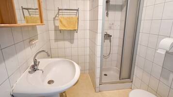 Shower, towels