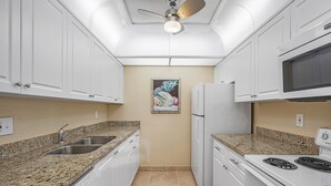 Basic Condo | Private kitchen