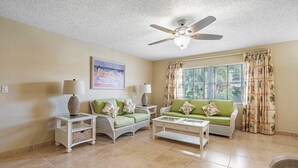 Basic Condo | Living area