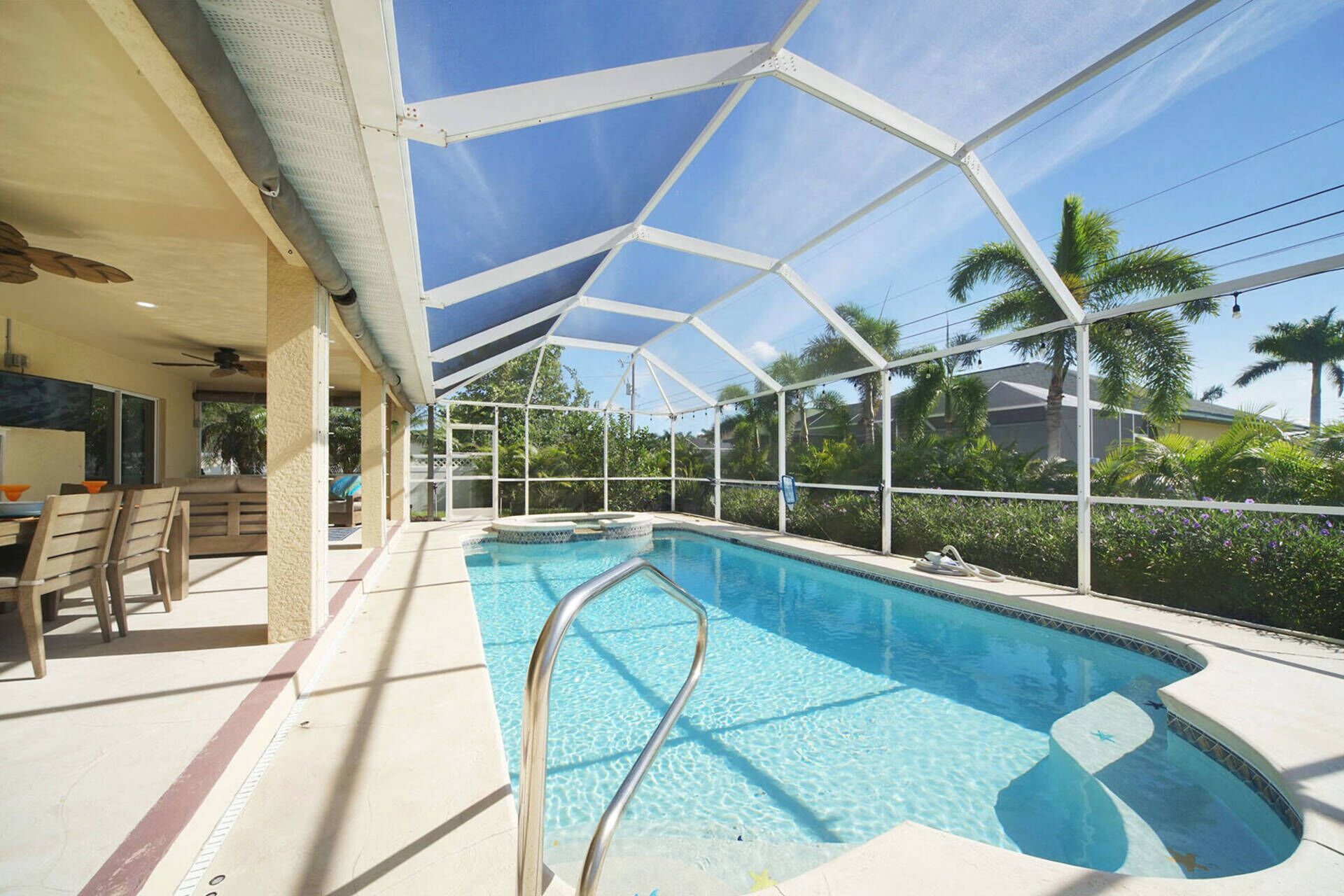 Saltwater electric & solar-heated pool home, w/TV on lanai - Villa Addison