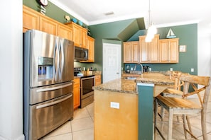 House, 3 Bedrooms | Private kitchen | Fridge, microwave, stovetop, dishwasher