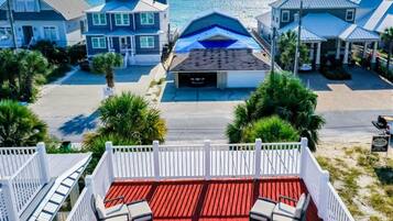 House, 3 Bedrooms | Balcony