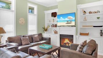 Rumah, 3 kamar tidur | Ruang keluarga | Televisi layar datar 32-inci dengan saluran TV kabel dan TV