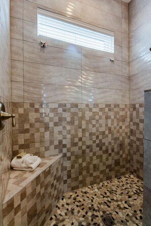 Maison, 4 chambres | Salle de bain | Serviettes fournies