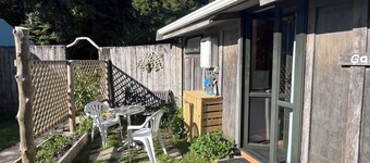 The Garden Flat: a country apartment close to the beach and daywalks.
