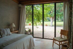 4 bedrooms, desk, iron/ironing board, free WiFi