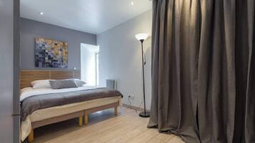 2 Schlafzimmer, Schreibtisch, Bügeleisen/Bügelbrett, WLAN