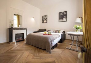 1 bedroom, desk, iron/ironing board, WiFi