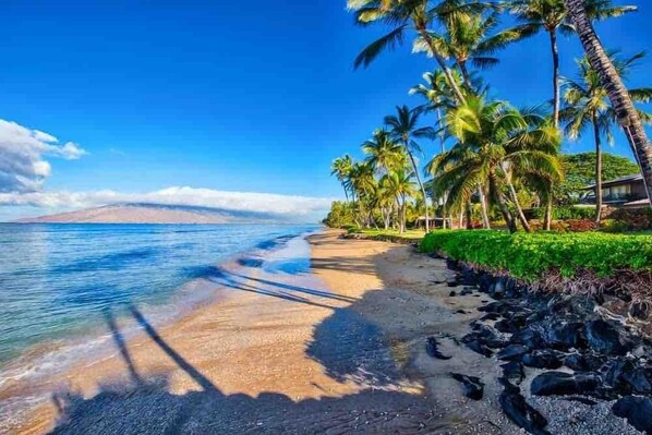 Beach nearby - Cozy Kihei Getaway | Steps to Beach & Ocean Views (Kihei)