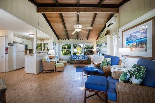 HOUSE BEACHFRONT SANDY BEACH, KIHEI MAUI NOSTALGIC PARADISE