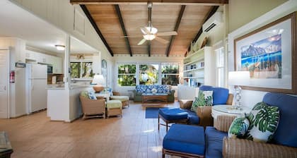 HOUSE BEACHFRONT SANDY BEACH, KIHEI MAUI NOSTALGIC PARADISE