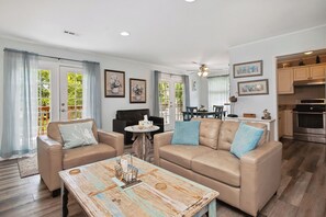 TV, caminetto, lettore DVD