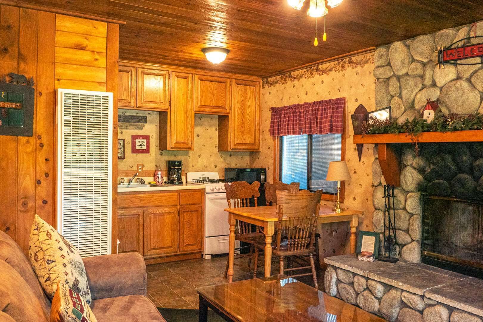 Sierra Madre - Eagle's Nest Rustic Cabin