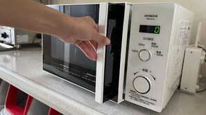 Microwave - Hotel Accela (Tokyo)
